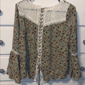 Boho floral flare ruffle sleeve top, size S.